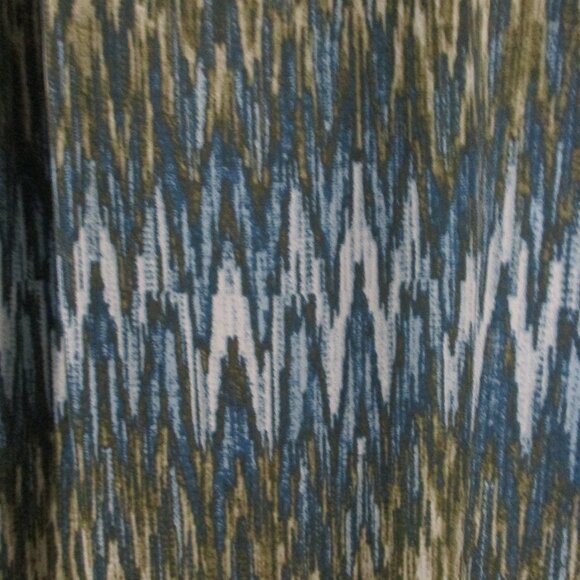 Cato top V neck with zipper lightweight 3/4 sleeve blues & greens size 22W - Picture 9 of 9